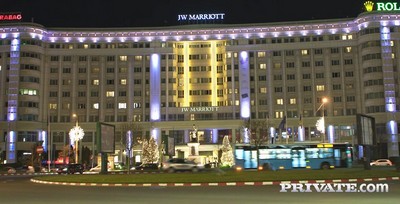 Блондинка на свидании трахается в киску.