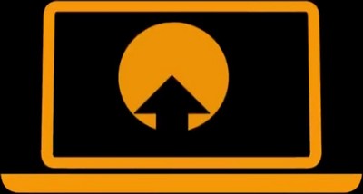 Две подружки, одетые в колготки, привлекли внимание мужчины своими задницами и быстро возбудили его.