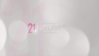 Фанатик эротических предпочтений удовлетворил украинку и окончил на ее ножки.