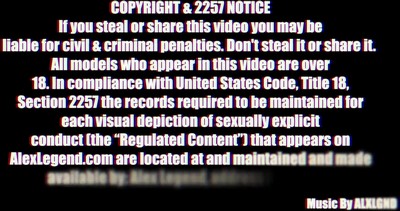 На видео мужчина с камерой снимает Кендру Сандерленд, блондинку с пышной фигурой.