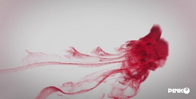 Две женщины с блонд волосами устроили интимную встречу с худой женщиной.