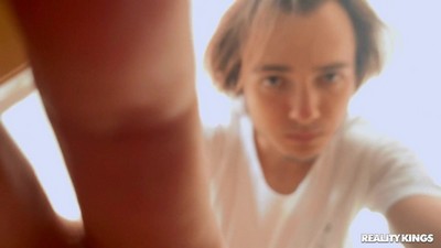 Парень соблазнил соседку и провел с ней интимную встречу.