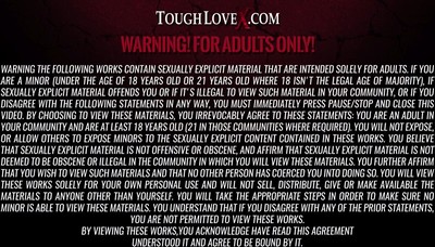 Агент имеет зрелую модель Siri на кастинге.