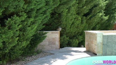 Девушка после массажа наслаждается двойным проникновением.