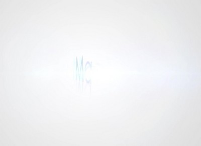 Зрелая женщина в откровенной одежде привлекла внимание нахального соседа.