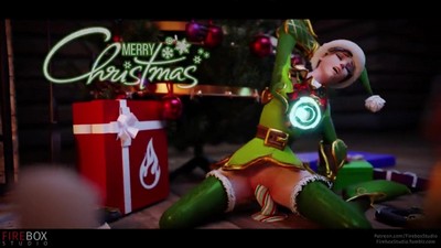 Малышка Трейсер угощает себя сладкой конфеткой, пока Санта Бьорн дремлет в кресле.